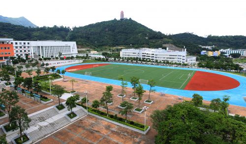 东莞市第八高级中学今年上线率达98.6%
