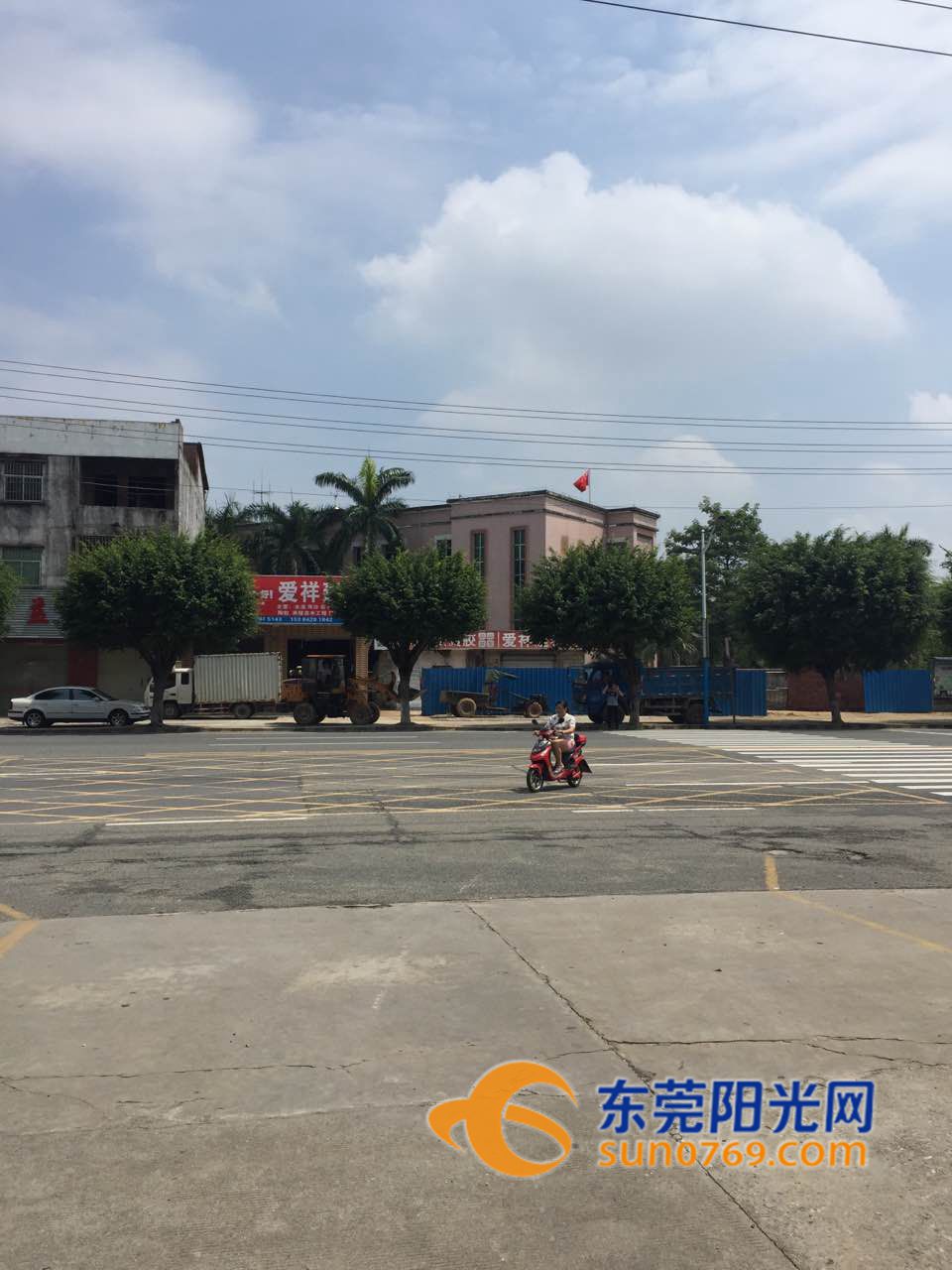 东莞最美女教师覃健获提名全国模范候选人