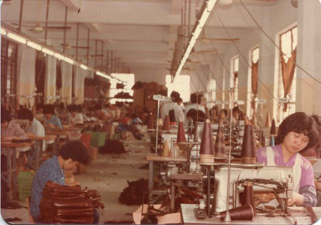 1623825238150454.png 太平手袋厂车间旧照.png