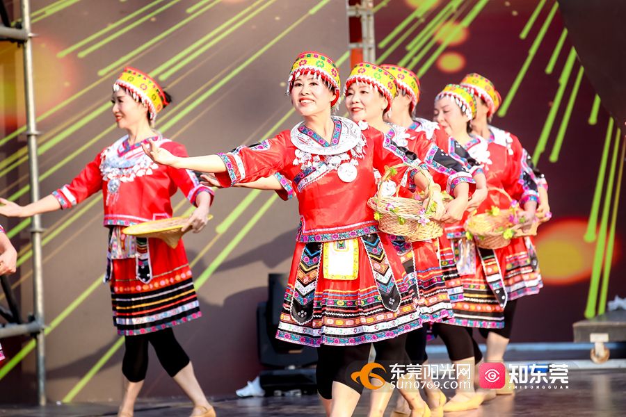 1695865514742974.jpg 东城东泰社区舞蹈队《我在茶乡等你来》2.jpg