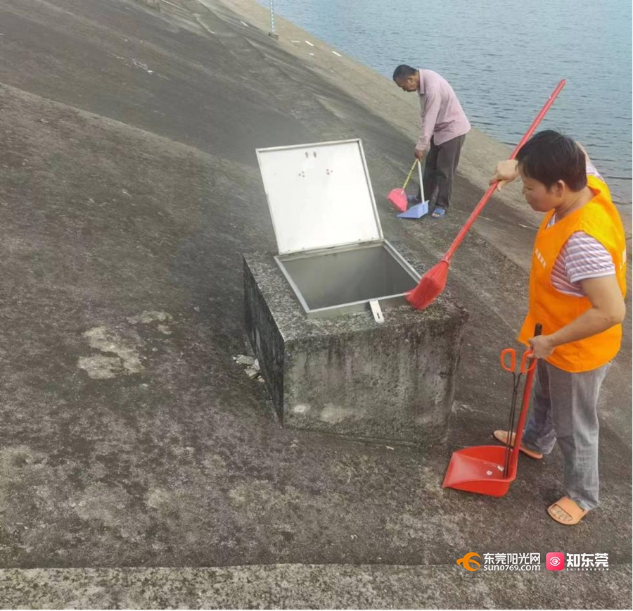 南城河湖南城举行母婴12月“洁净城市活动日”暨“河安博体育湖保洁日”活动(图3)