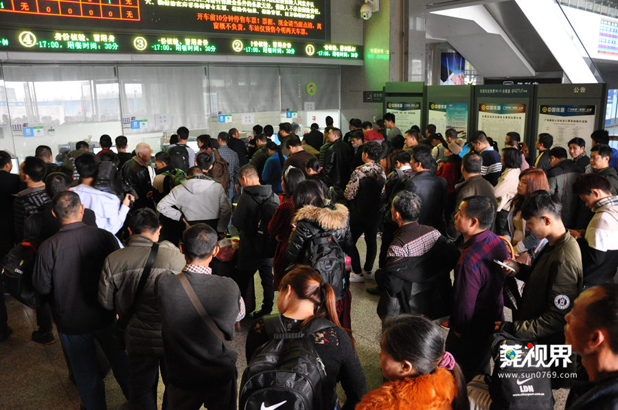 【莞视界】春运火车票预售火爆 车站却迎来一