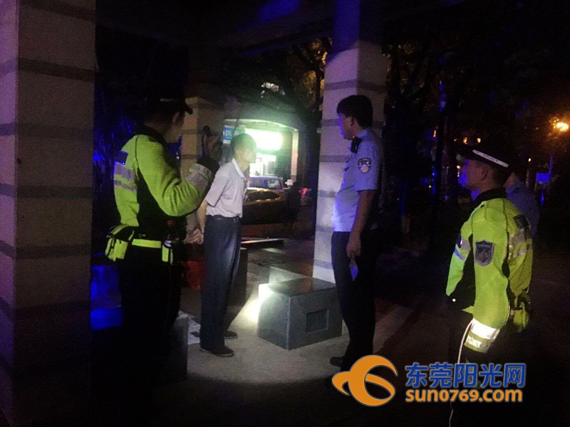 东莞警察蜀黍因这组照片红了!与轻生女子有