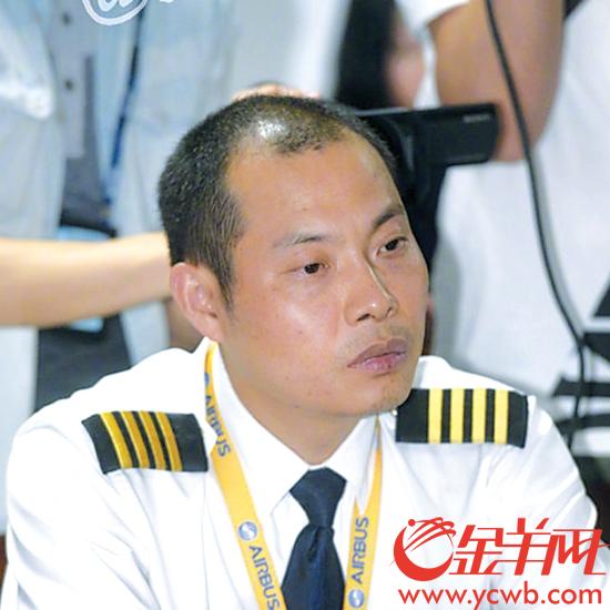 万米高空驾驶舱玻璃突然爆脱 川航奇迹备降牛