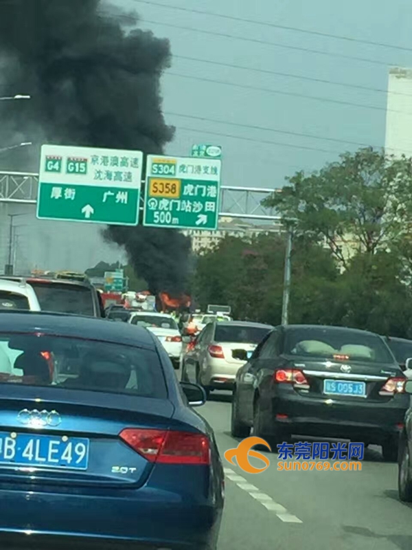 广深高速虎门往广州方向大宁路段一大巴着火 