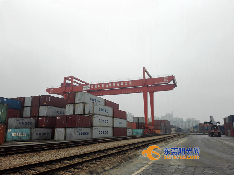 广东石龙铁路国际物流基地始发国际班列出口货