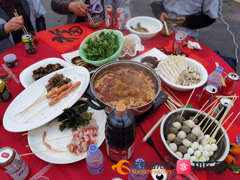 央视直播|东莞工地上的川味火锅年夜饭充满"家味"