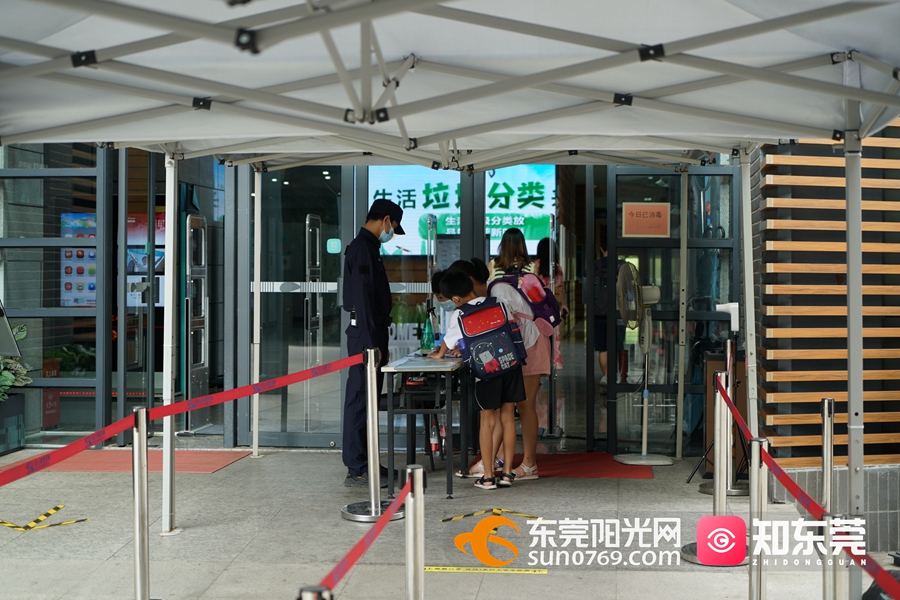 暑假以來 東莞松山湖圖書館累計接待讀者達四萬多人次