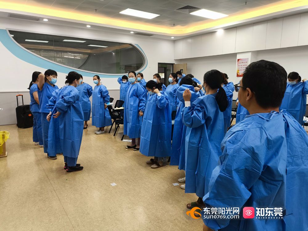 1669024365215779.jpg 穿脱防护服和隔离衣.jpg