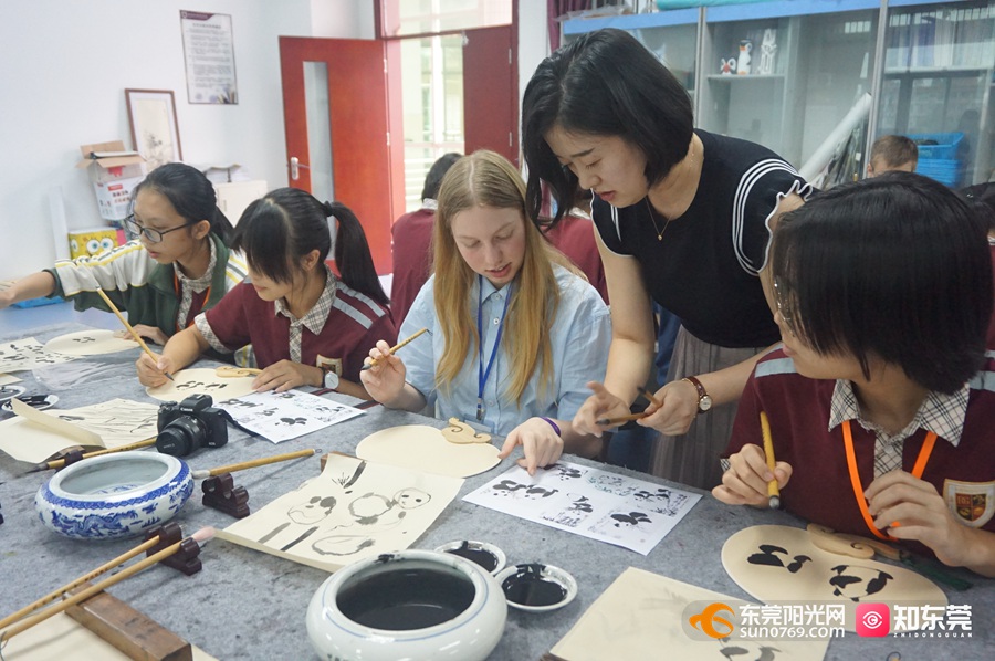 德国学生体验中国美术课German students experience Chinese art class (20).JPG