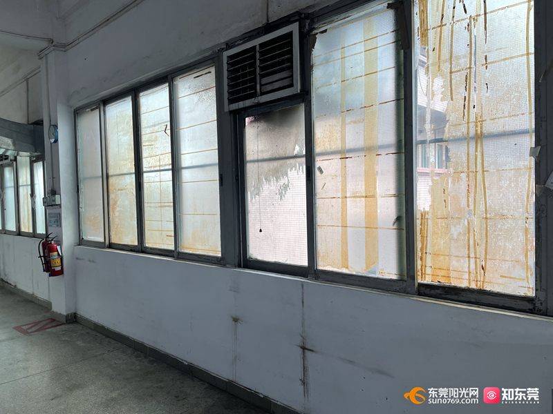 1701327431928009.jpg 东坑镇 东莞桥本友联塑胶五金制品有限公司:未按规定设置疏散指示标志.jpg