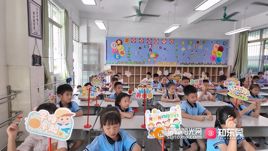 万江中心小学新生适应入学.mp4_20240901_132050.478.jpg