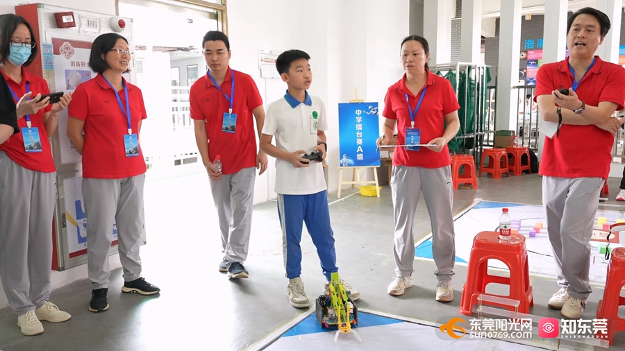 1747552478988664.jpg 5月17日(建设小学机器人).mp4_20250518_124650.030.jpg