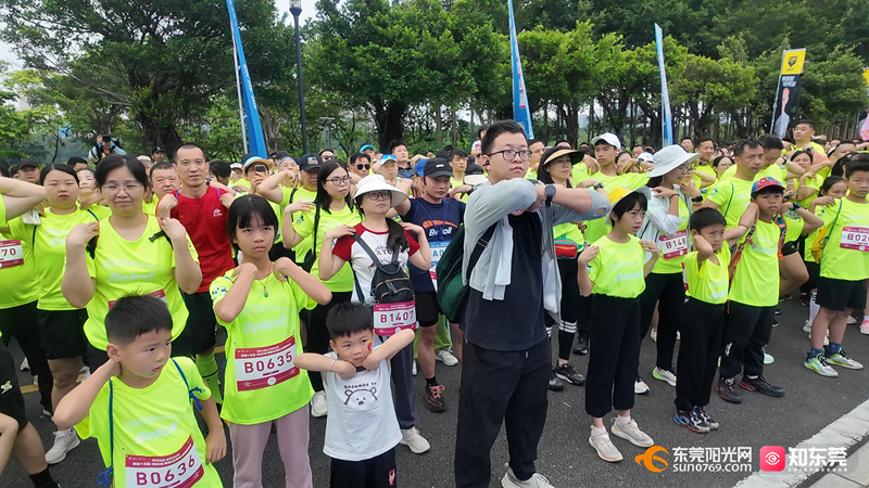 1748165779548489.jpg 徒步开始前准备运动.jpg