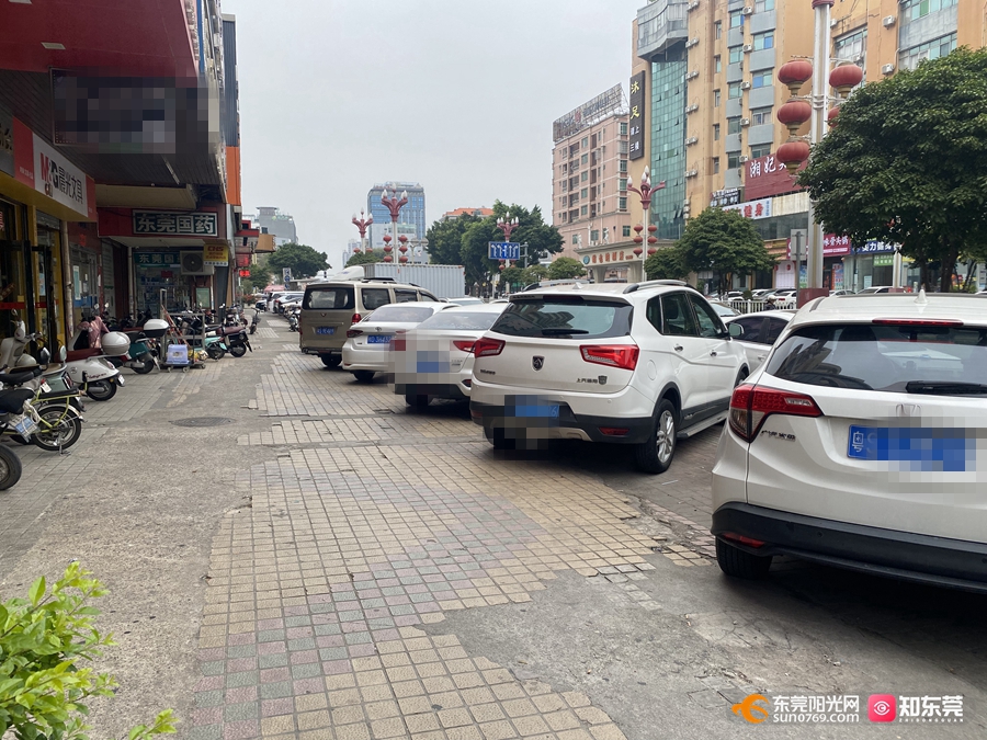 1748331732175811.jpg 金海广场(整治前).jpg