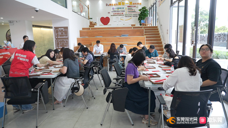 1751187009246780.jpg 手工制作爱国主题竹编画3.jpg