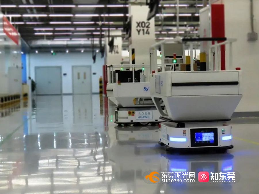 1752663236213060.jpg 图3:华为松山湖南方工厂AGV小车实现园区自动化配送.jpg