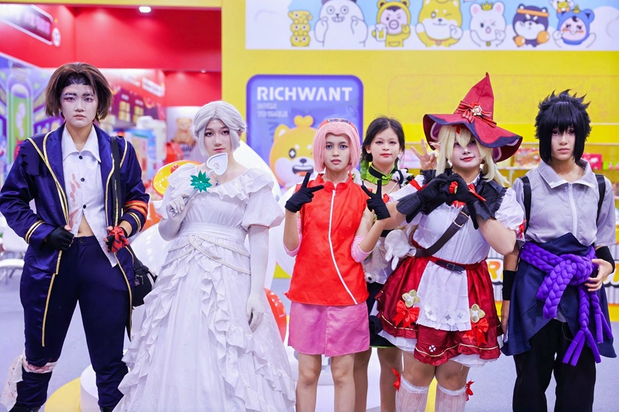 1753437399453321.jpg 开幕图8吸引Coser纷纷前来打卡.jpg