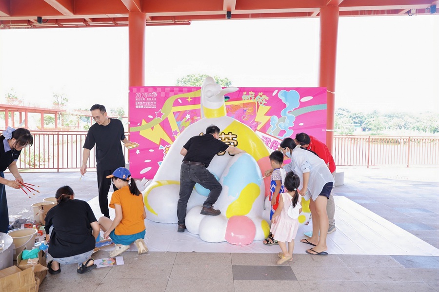 1754702251525016.jpg 图5 潮玩起点·涂鸦工坊活动.jpg