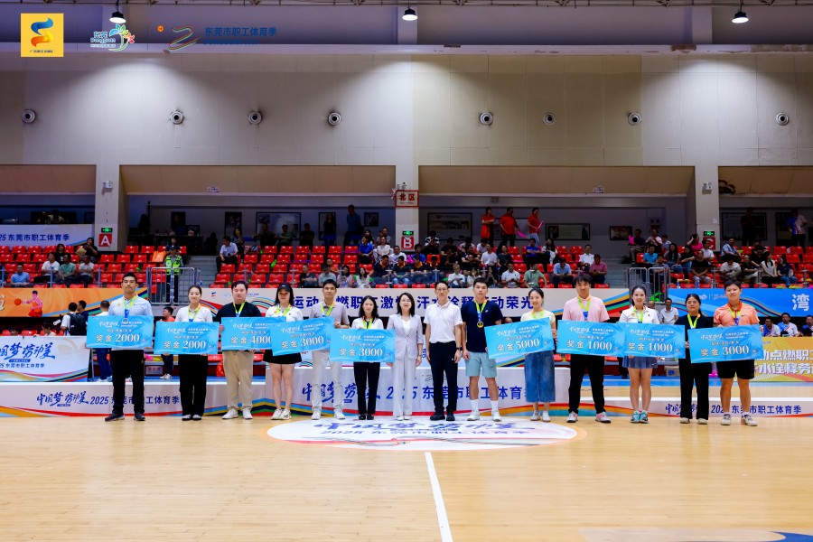 1757994556615865.jpg 网球颁奖.jpg