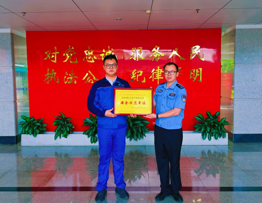 1758183257335929.jpg 照片合影.jpg