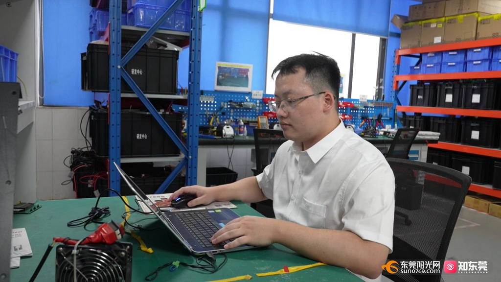 韦庆 易事特2.jpg