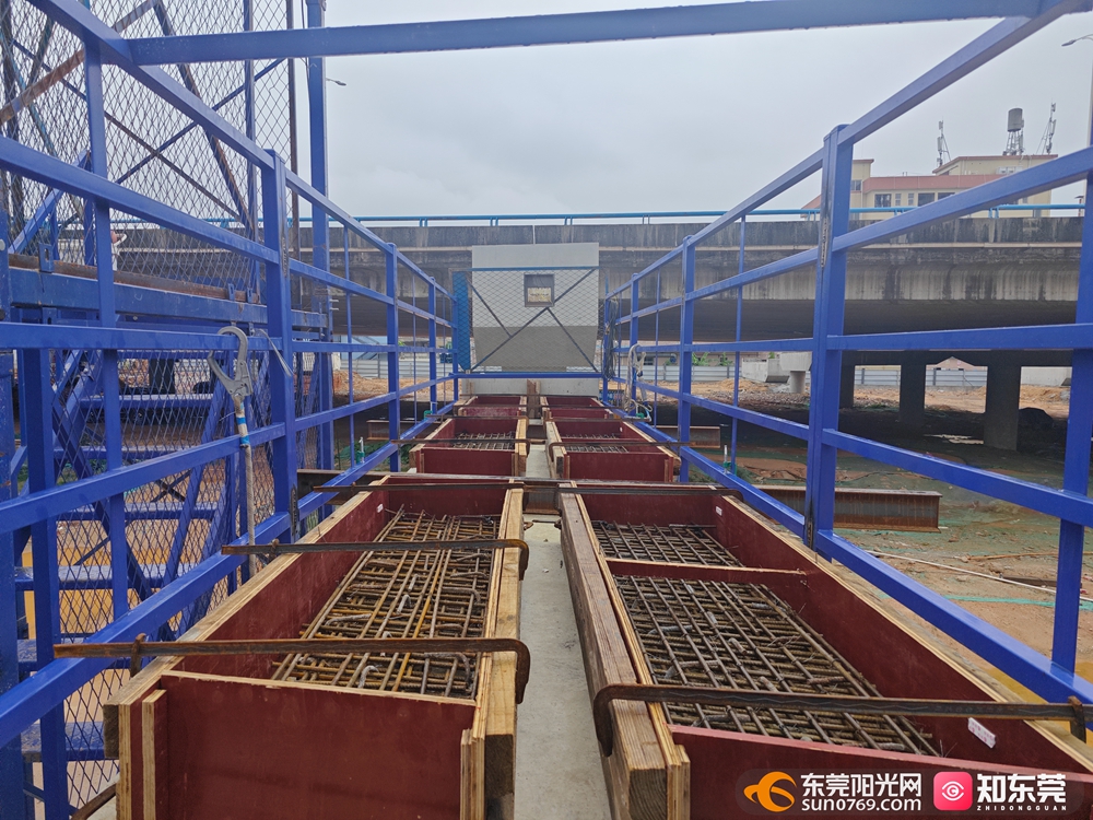 1759134232636887.jpg 盖梁支座垫石施工平台细部.jpg