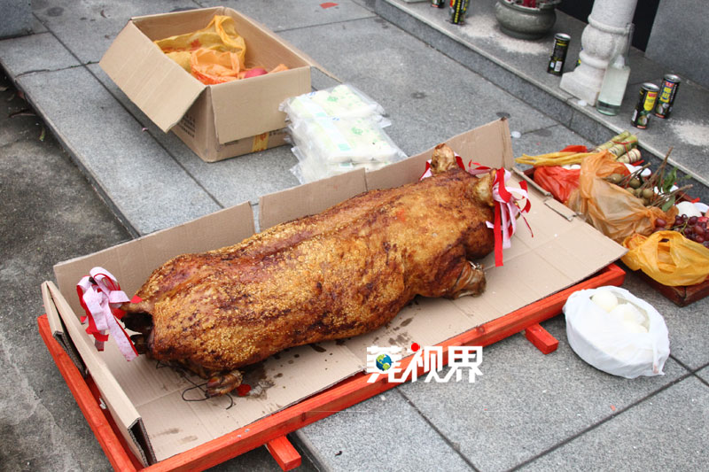 【莞视界】清明节东莞迎来20万扫墓大军 祭品五花八门