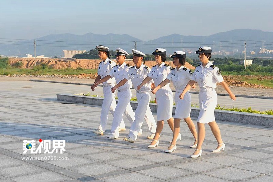 海军女兵风采裙子图片