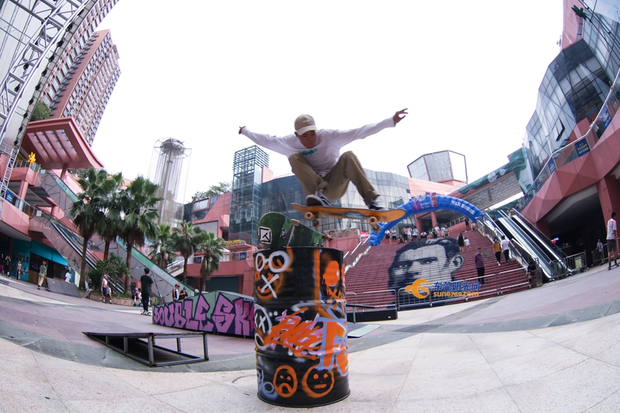 珠三角200名滑板高手同场角逐_东莞阳光网