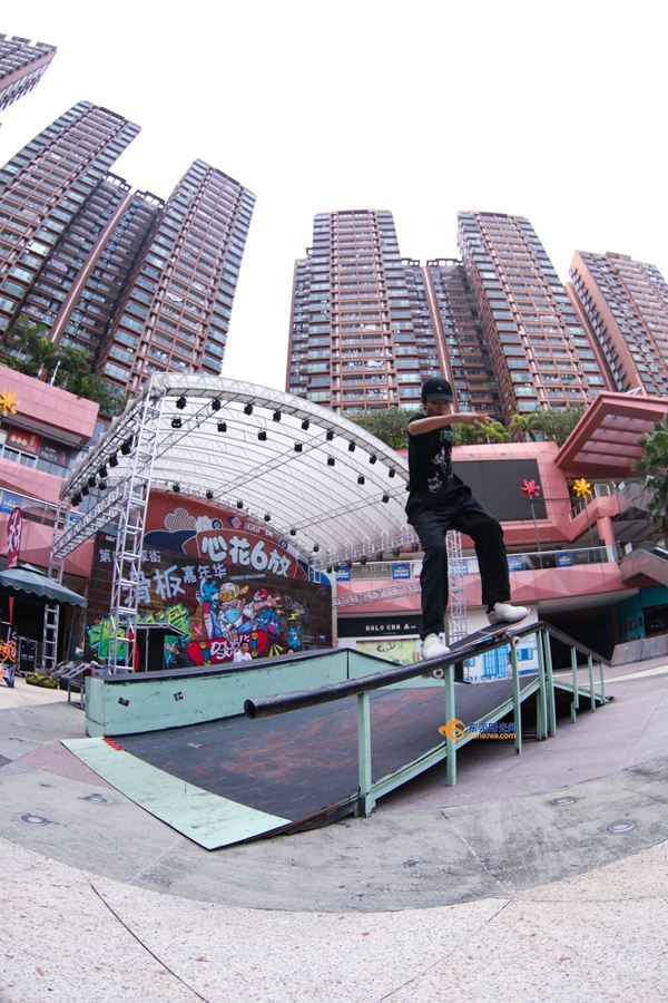 珠三角200名滑板高手同场角逐_东莞阳光网