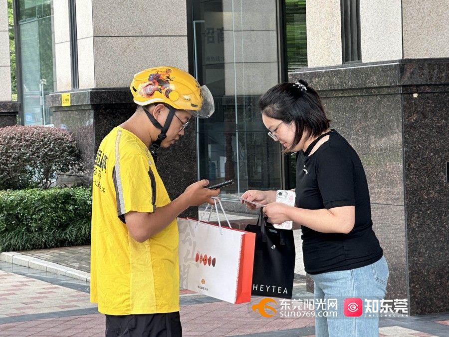 1755592519866115.jpg 外卖骑手.jpg